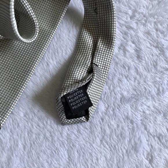 Canda Pixelated Tie - Picture 7 of 8